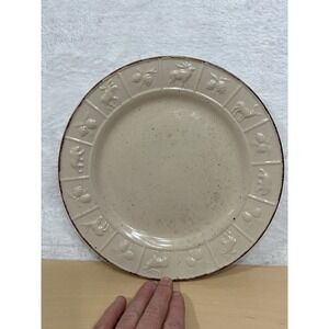 Bass Pro Shops Wilderness Dinner Plate 10.5" Embossed Wildlife Speckled Cream